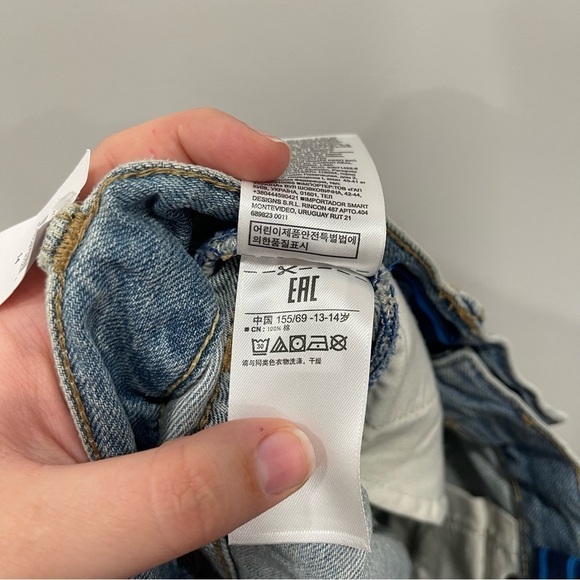 Gap 5 Pocket Light Wash Distressed Denim Shorts Size 14 Raw Hem - Picture 12 of 13